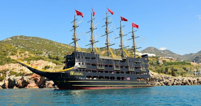 Legend Big Kral Pirate Boat: Family Cruise in Side, Turkey