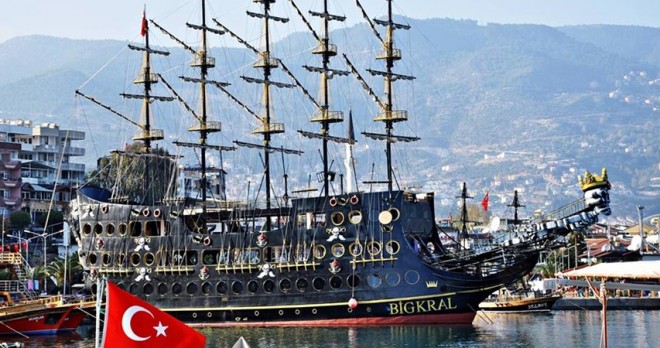Big Kral Pirate Ship: Family Boat Trip in Side, Turkey