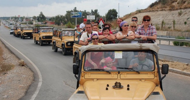 Side Jeep Safari Tour – Adventure, Nature & Green Lake